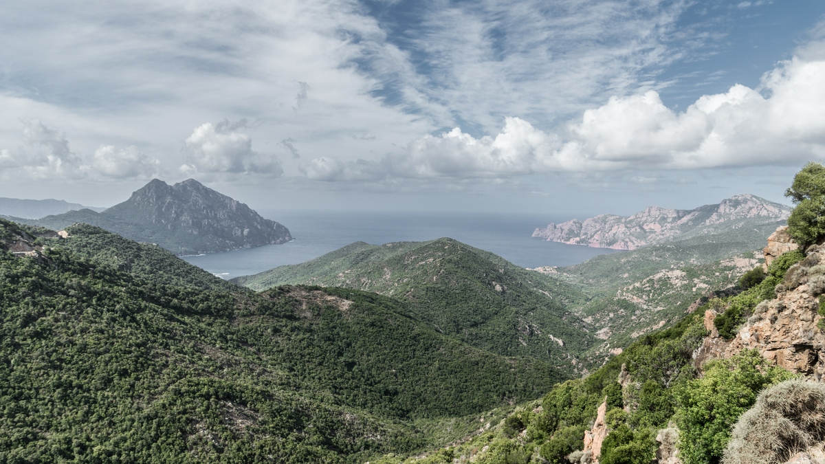Between mountain peaks and ocean waves: Corsica's breathtaking landscape